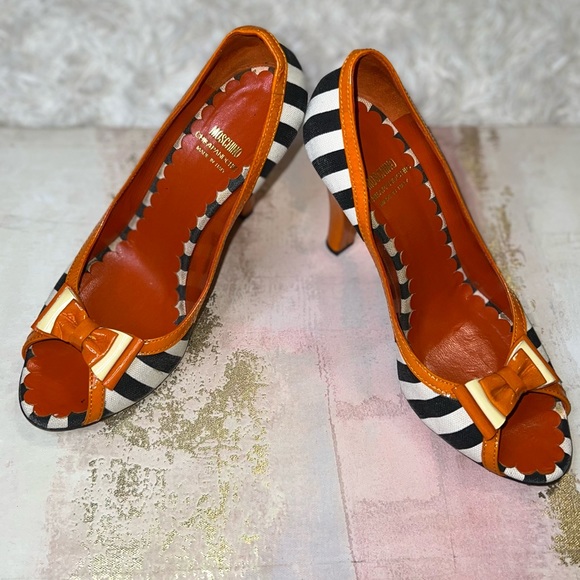 Moschino Cheap And Chic Heels - Picture 3 of 3